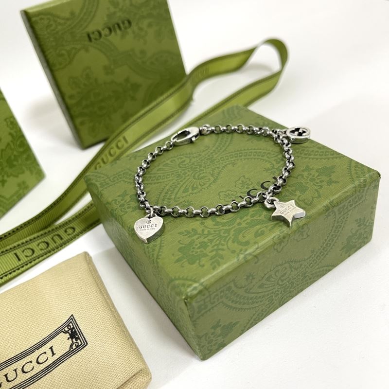 G*u*i bracelets